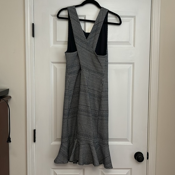Beautiful Banana Republic Dress w/ criss cross back, Size 10, worn once - Picture 2 of 7